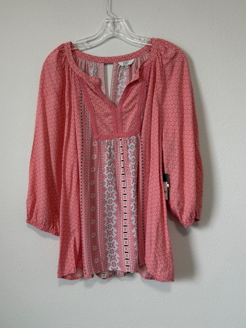 Crown & Ivy 3/4 Sleeve V-Neck Multicolor Geo/Floral Blouse Women's Size XXL.